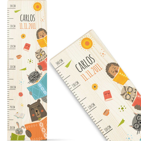Messlatte mit Namen für Kinder im Lesetiere Design