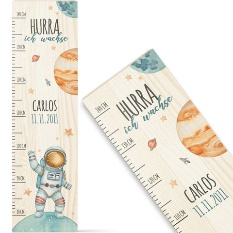 Messlatte mit Namen für Kinder im Astronaut Design