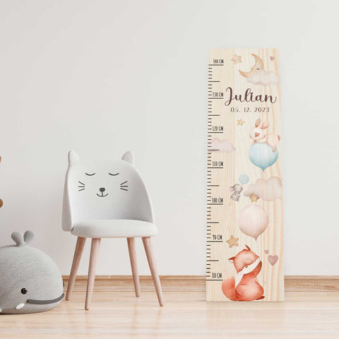 Messlatte mit Namen für Kinder im Ballon Design