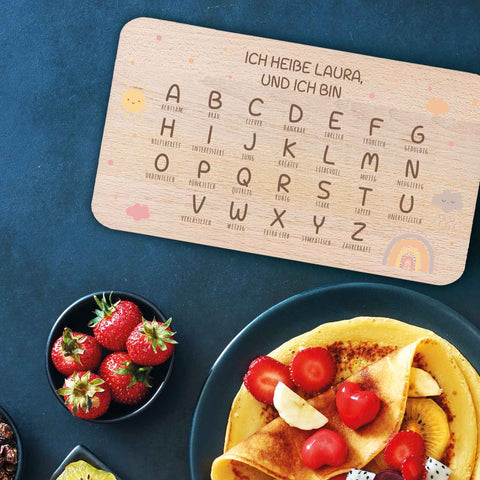 Frühstücksbrettchen mit Druckmotiv & Name - Regenbogen ABC