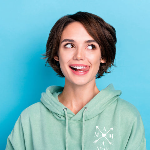 Personalisierter Hoodie für Frauen - MAMA EST. Kreuzpfeile