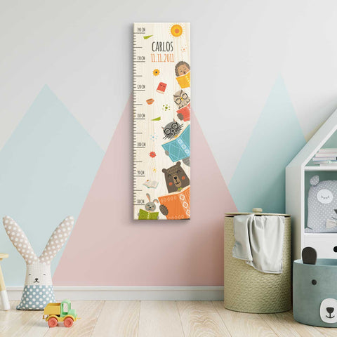 Messlatte mit Namen für Kinder im Lesetiere Design