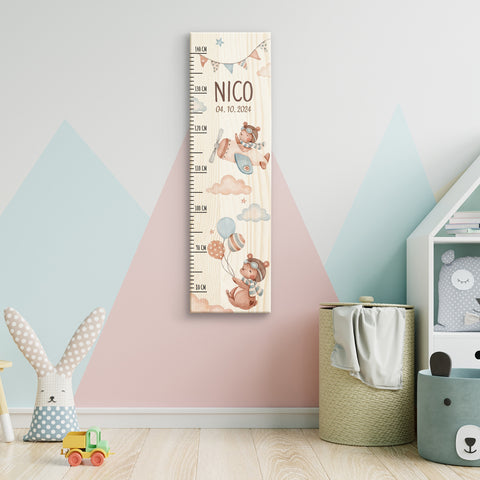 Messlatte mit Namen für Kinder im Pilot Design
