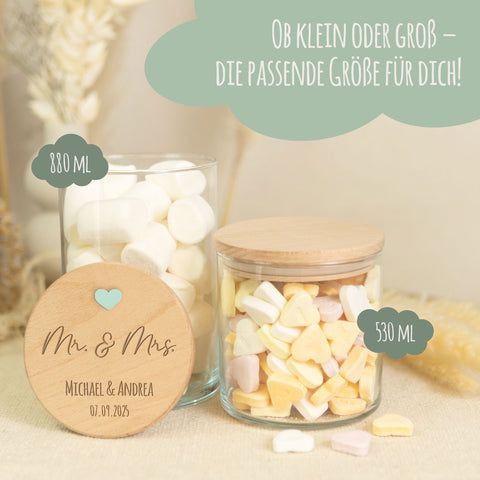 Graviertes Vorratsglas mit Holzdeckel - Mr & Mrs Symbol