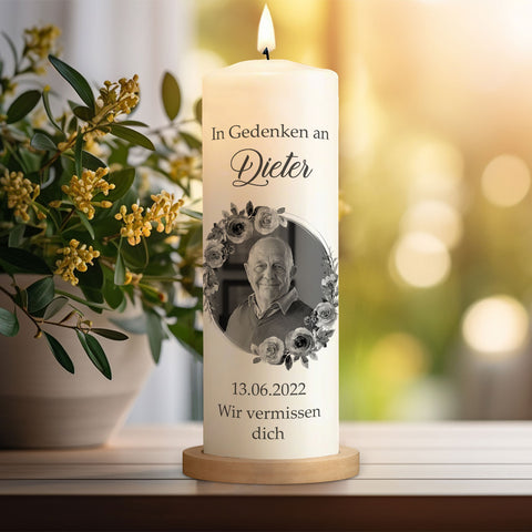Große Kerze "In Gedenken" - Trauerkerze mit Foto, Namen & Datum