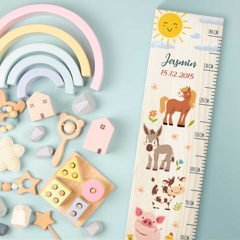 Messlatte mit Namen für Kinder im Bauernhof Design