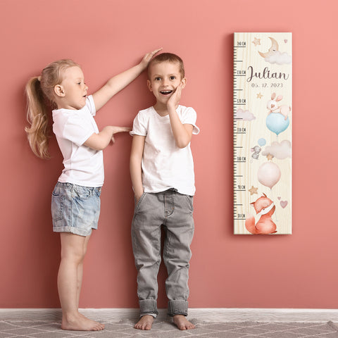 Messlatte mit Namen für Kinder im Ballon Design