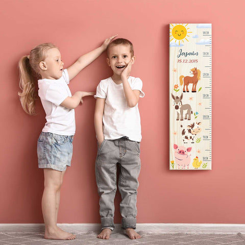 Messlatte mit Namen für Kinder im Bauernhof Design