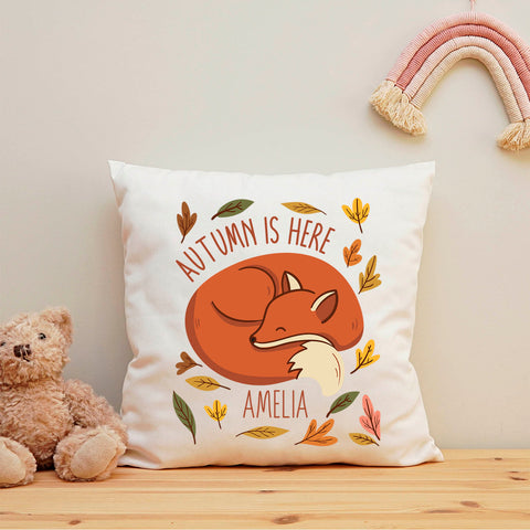 Bedrucktes Kissen mit Spruch Autumn is here mit Wunschname