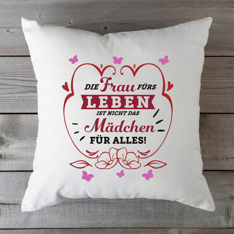 Bedrucktes Kissen mit Spruch Die Frau fürs Leben ist nicht das Mädchen für alles