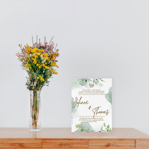 Hochzeitseinladungskarte im Eucalyptus Marble Design
