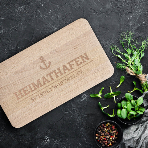 Frühstücksbrettchen "Heimathafen" mit Koordinaten-Gravur