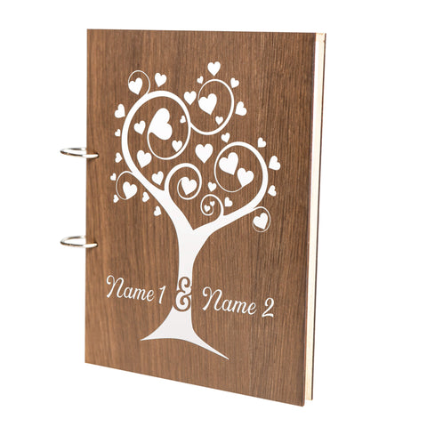 Gästebuch aus Holz: Herzbaum mit Namen