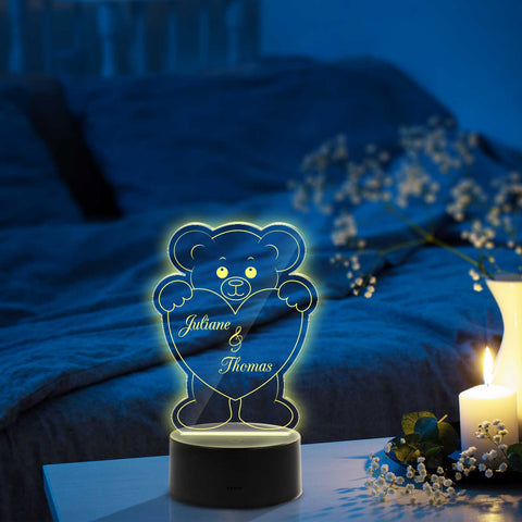 Graviertes Acrylglas im Teddy Herz Design mit LED-Sockel