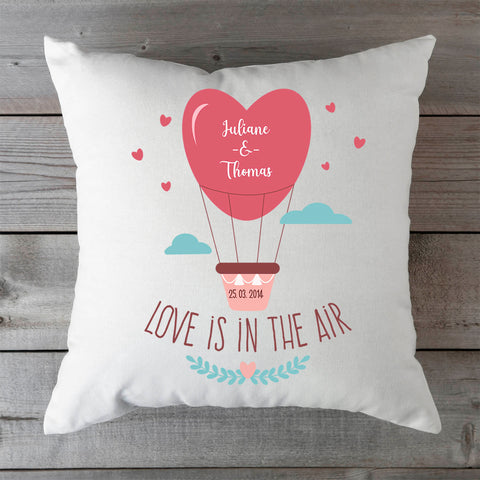 Bedrucktes Kissen mit Motiv Love is in the air
