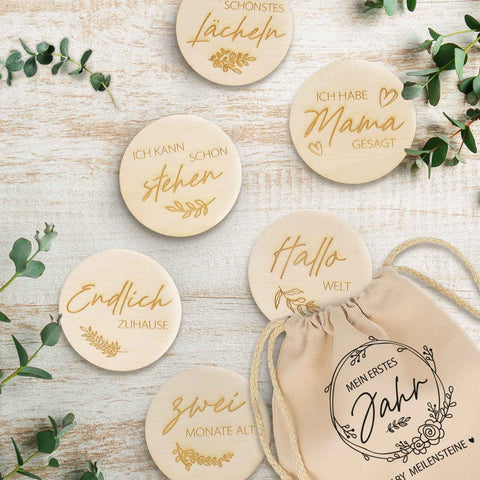 Gravierte Meilensteinkarten aus Holz - Mein erstes Jahr - mit Stoffbeutel als Geschenk