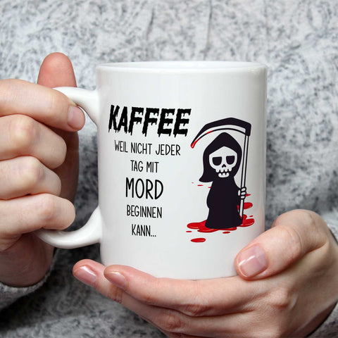 Bedruckte Tasse mit Spruch Kaffee, weil nicht jeder Tag mit Mord beginnen kann