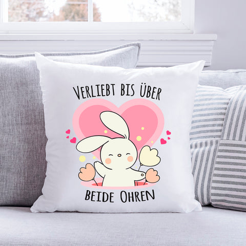 Bedrucktes Kissen mit Spruch Verliebt bis über beide Ohren