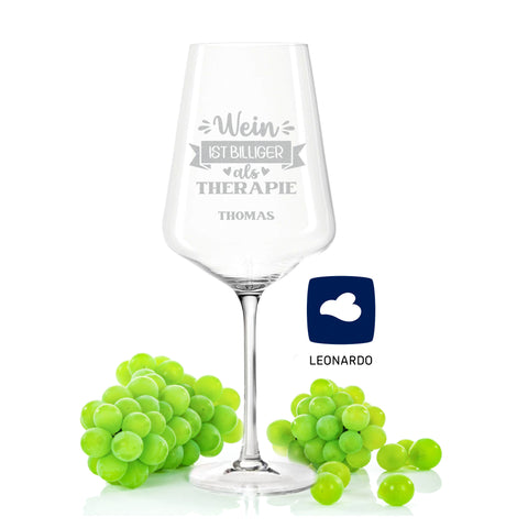Leonardo Weinglas mit Gravur "Wein ist billiger als Therapie"