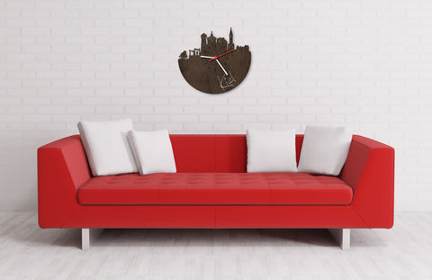 Wanduhr aus Holz Skyline Kiel Eiche geräuchert Wohnzimmer