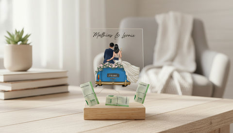 Hochzeitsauto auf Acrylglas - Personalisiertes Geldgeschenk zur Hochzeit - Lifestyle-Szene