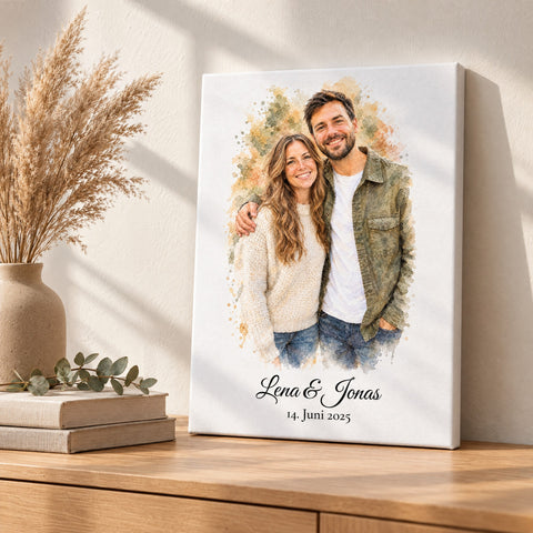 Personalisierte Aquarell-Leinwand 30 x 40 cm mit Paarfoto im Stil Klassisch, angelehnt auf einem Holz-Sideboard
