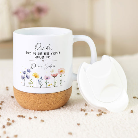 Bedruckte Tasse mit Korksockel & Deckel - Beim Wachsen geholfen