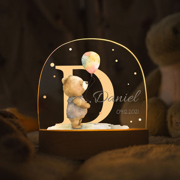 Kinder LED Nachtlicht mit Sockel aus Holz - "Initial Tiere" GRAVURZEILE