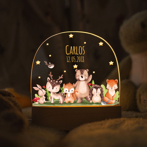 Kinder LED Nachtlicht mit Sockel aus Holz - "Tiergruppe Waldtiere" GRAVURZEILE