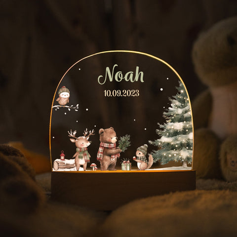 Kinder LED Nachtlicht mit Sockel aus Holz - "Weihnachtswald"