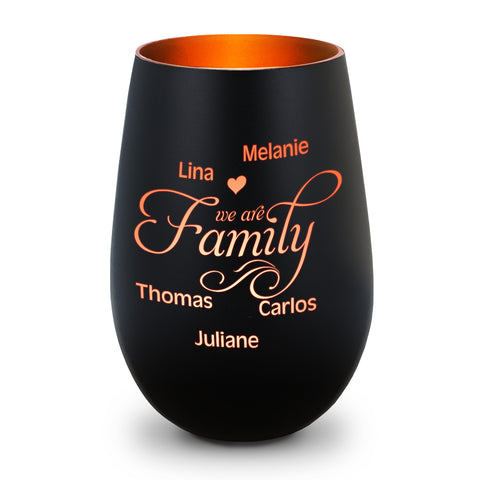 Deko Windlicht aus Glas mit Gravur - We are Family - Personalisiert mit bis zu fünf Namen