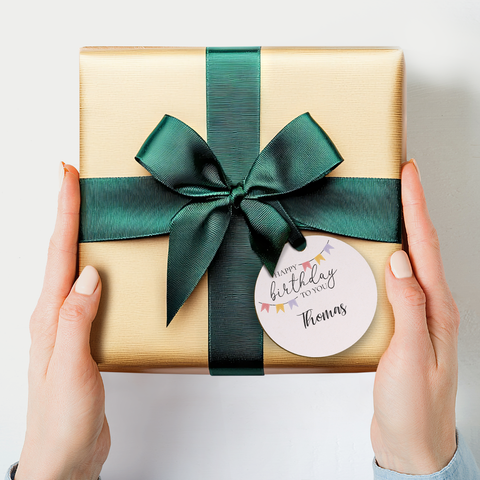 Geschenkanhänger aus Holz - Happy Birthday - Personalisiert mit Namen