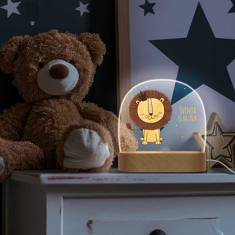 Kinder LED Nachtlicht mit Sockel aus Holz im Löwe Design