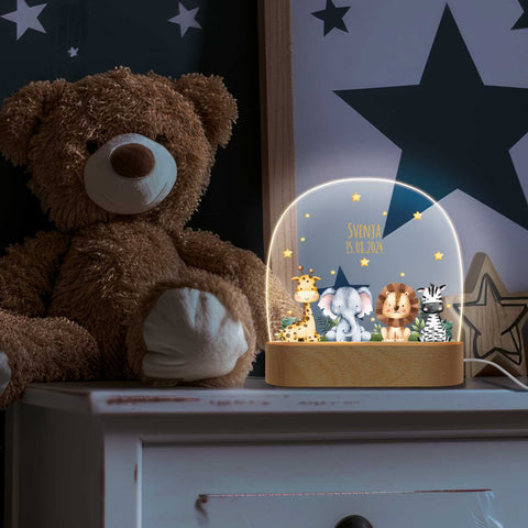 Kinder LED Nachtlicht mit Sockel aus Holz im Tiergruppe Design