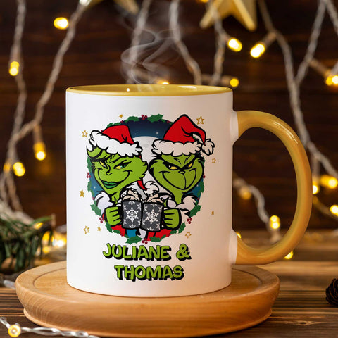 Bedruckte Tasse mit Weihnachtsmotiv - Grinch Paar mit Namen