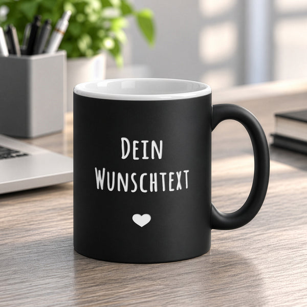 Schwarze personalisierte Tasse mit Namen & Wunschtext – Lasergravur