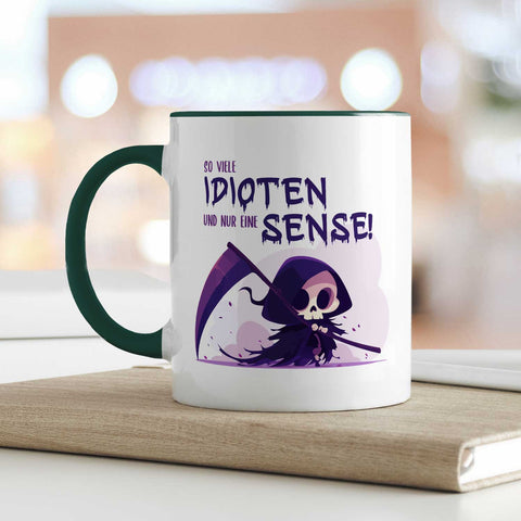 Bedruckte Tasse mit Spruch in lila - So viele Idioten und nur eine Sense