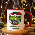 Bedruckte Tasse mit Weihnachtsmotiv - Grinch Paar mit Namen