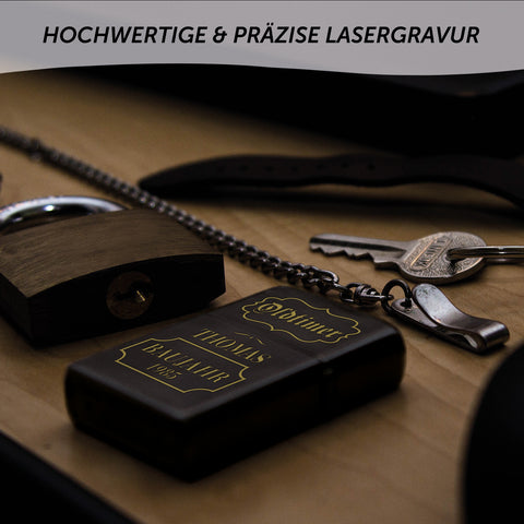 GRAVURZEILE x ZIPPO Personalisiertes Sturmfeuerzeug - Oldtimer - Windfest und Langlebig - Nachfüllbar
