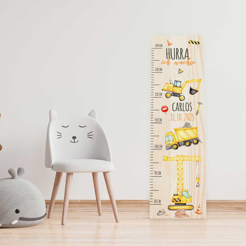 Messlatte mit Namen für Kinder im Baustellen Design