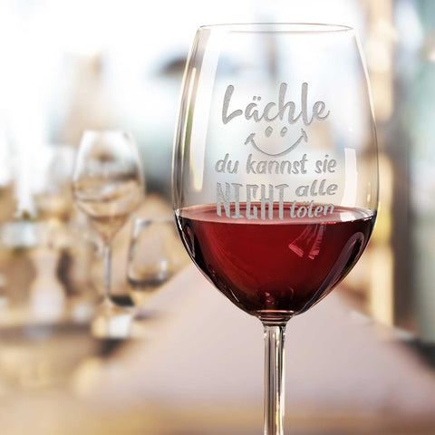 Leonardo Weinglas mit Gravur "Lächle du kannst nicht alle töten"