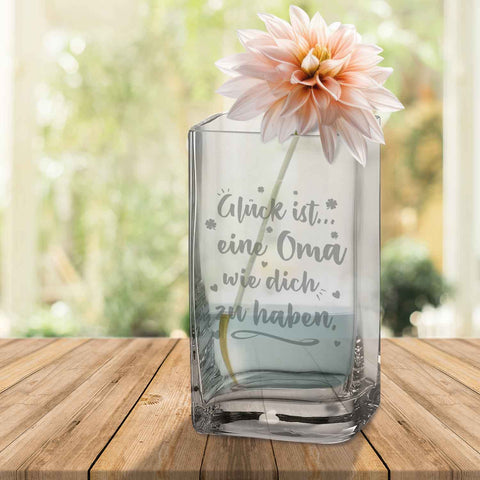 Blumenvase mit Gravur - Glück ist eine Oma