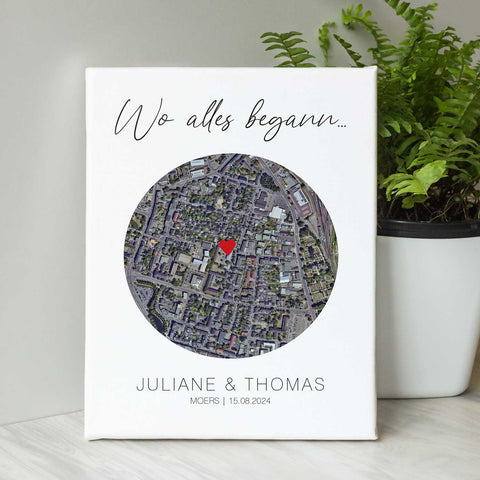 Leinwand mit dem Motiv "Wo alles begann" - Personalisiertes Geschenk mit Wunschort