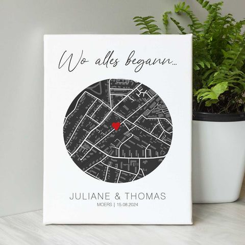 Leinwand mit dem Motiv "Wo alles begann" - Personalisiertes Geschenk mit Wunschort