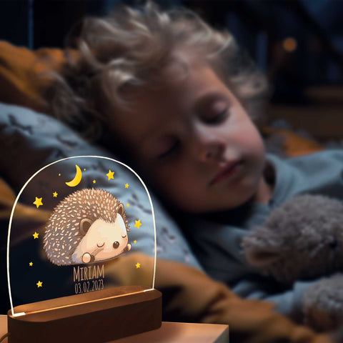 Kinder LED Nachtlicht mit Sockel aus Holz im Igel Design