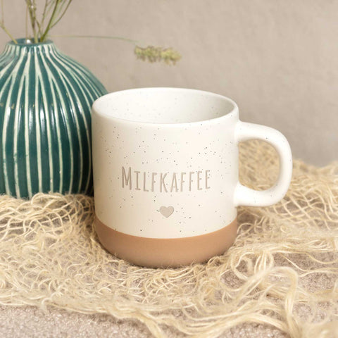 Gravierte Steingut Tasse - Milfkaffee - Seitenansicht