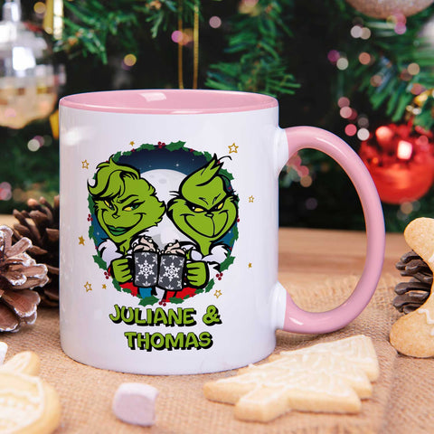 Bedruckte Tasse mit Weihnachtsmotiv - Grinch Paar mit Namen