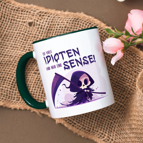Bedruckte Tasse mit Spruch in lila - So viele Idioten und nur eine Sense
