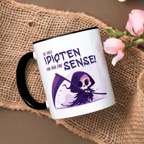 Bedruckte Tasse mit Spruch in lila - So viele Idioten und nur eine Sense