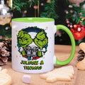 Bedruckte Tasse mit Weihnachtsmotiv - Grinch Paar mit Namen